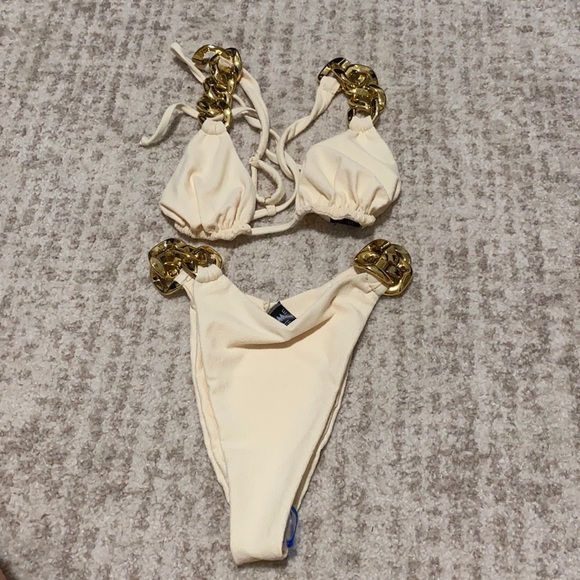 Bikini - Picture 4 of 6